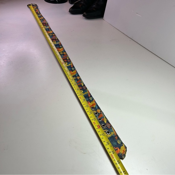 Unique denim belt with colourful embroidered squirrel pattern. Size 34-36. - Picture 6 of 10